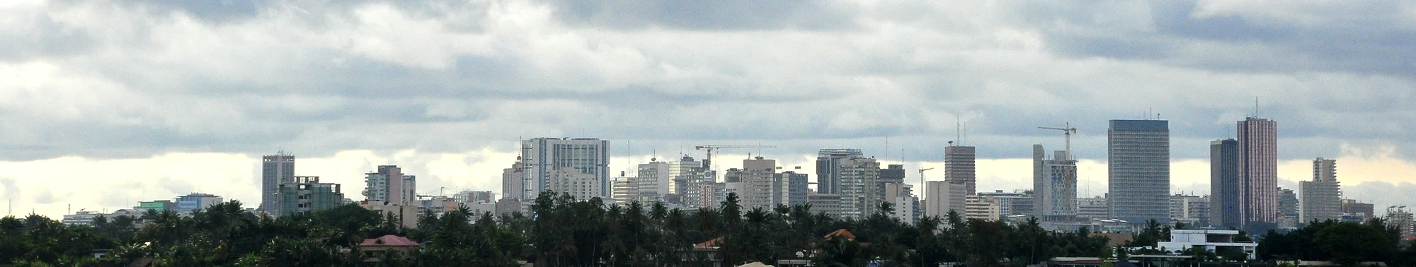 Le quartier du Plateau à Abidjan, vu depuis la lagune Ébrié