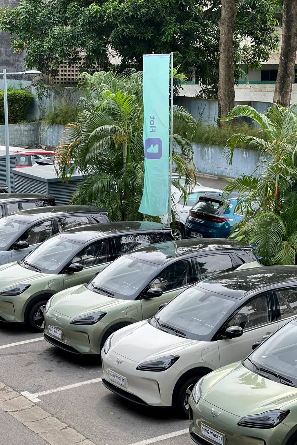 La flotte de véhicules électriques financée par Flot, à Abidjan